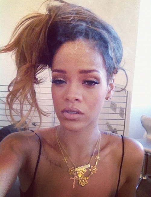 WOW! Rihanna, dependentă de peruci şi meşe! Uite cum şi-a tuns părul!