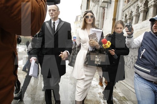 Nu o sa îţi vină să crezi! Uite ce asemănare este între Iulia Albu şi Mihaela Rădulescu!