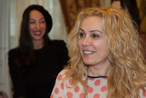 Foto: Dana Săvuică, tratată de riduri şi imperfecţiuni de make-up artistul Madonnei