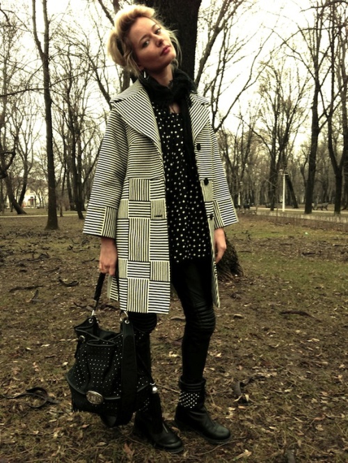 Trend de primăvară: Învaţă să te îmbraci ca Laura Cosoi!