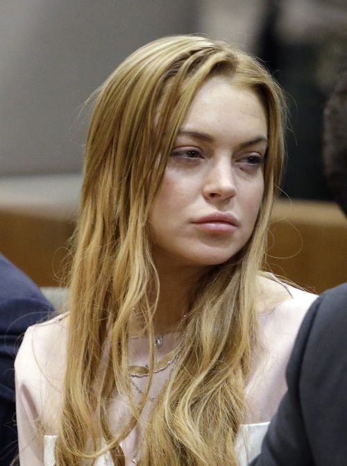 Foto: Cele mai oribile 6 apariţii ale lui Lindsay Lohan! Uite cât de rău arată!