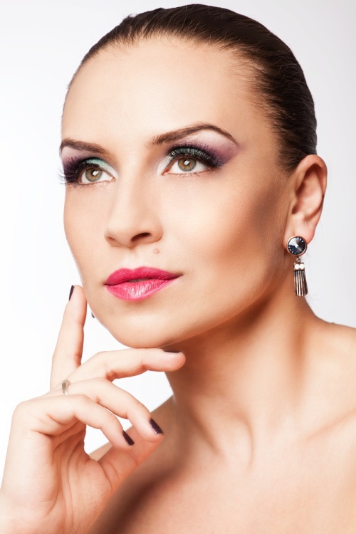 Frumuseţe de primăvară: Învaţă să îţi faci un make-up în tendinţele sezonului