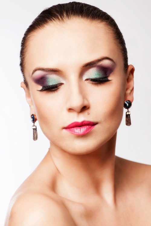 Frumuseţe de primăvară: Învaţă să îţi faci un make-up în tendinţele sezonului