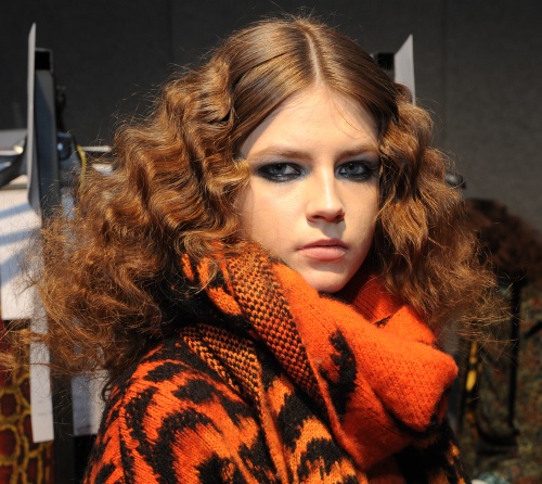 Tendinţe coafuri 2013: uite cum să-ţi faci bucle ca în prezentarea Roberto Cavalli