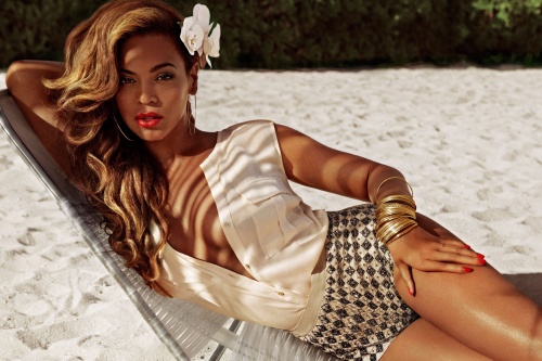 Moda verii: Beyonce îţi arată ce costume de baie sunt în trend! POZE INCENDIARE!