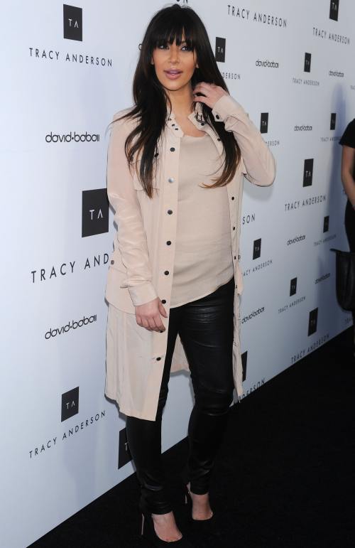 Şocant: Kim Kardashian îşi pune în pericol sarcina. Află când şi-a programat cezariana 