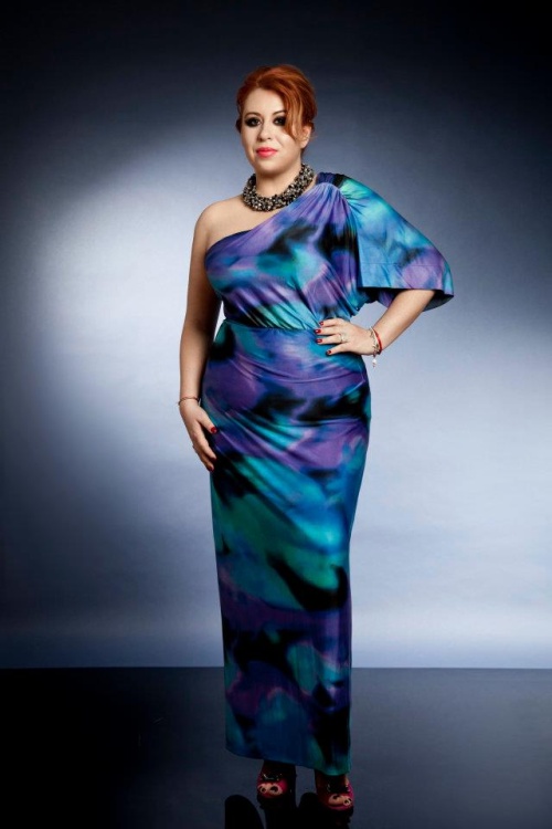Stil de vedetă: Oana Roman, o femeie elegantă! Uite ce ţinute frumoase poartă!