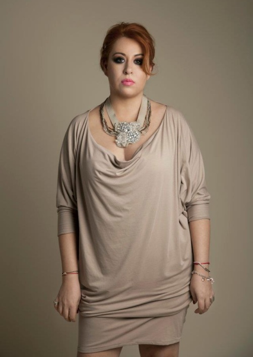 Stil de vedetă: Oana Roman, o femeie elegantă! Uite ce ţinute frumoase poartă!