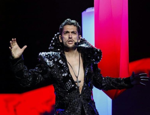 Stil de vedetă: uite ce sexy e Cezar Ouatu, reprezentantul României la Eurovision!
