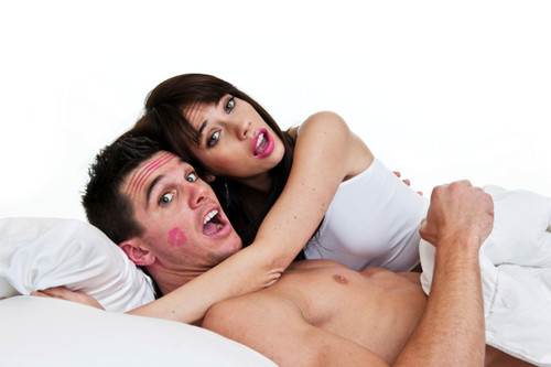 Relaţii: 7 semne că te joacă pe degete