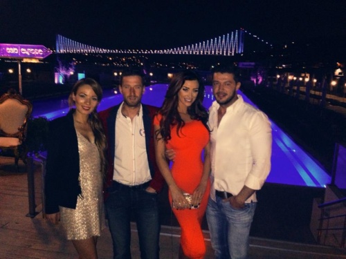 POZE: Bianca Drăguşanu şi Victor Slav, iubire ca-n filme! Uite ce mesaje de dragoste îşi scriu!