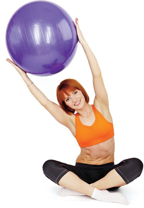 Cum îţi menţii silueta cu mingea de fitness?