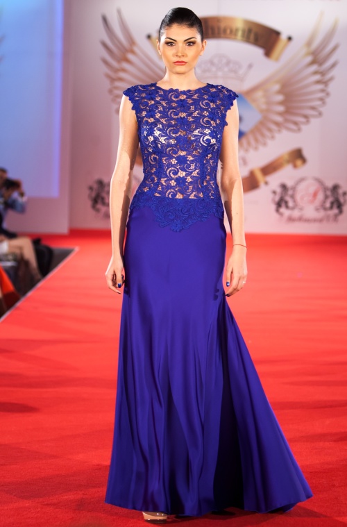 Bucharest Fashion Week Day 2: Rochii colorate şi accesorii glamour, tendinţele verii 2013
