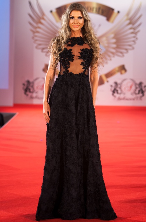 Bucharest Fashion Week Day 2: Rochii colorate şi accesorii glamour, tendinţele verii 2013