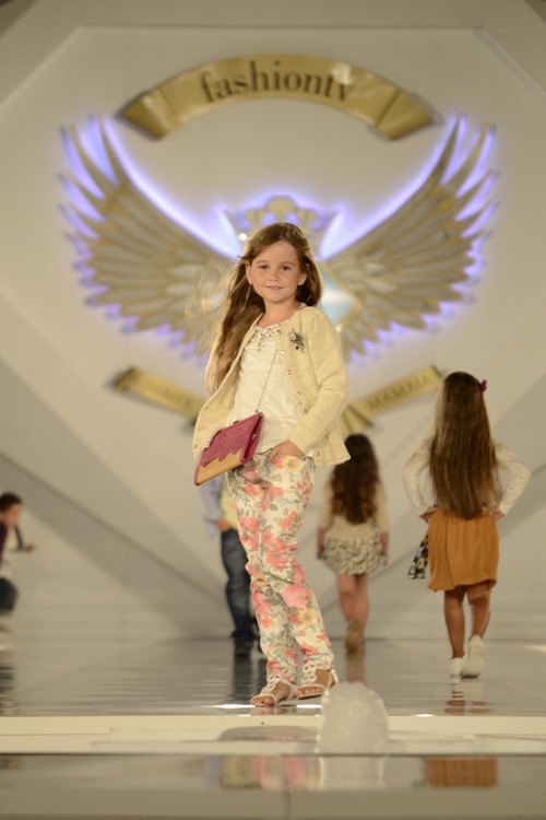 Irina Columbeanu îi urmează modelul mamei. Uite cum a arătat la Mini Miss