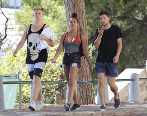Wow! Ghiceşte ce mare artistă are o fiică atât de sexy! Are doar 17 ani!