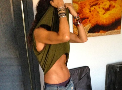Ce abdomen tonifiat are Mihaela Rădulescu! Uite cum arată la 44 de ani