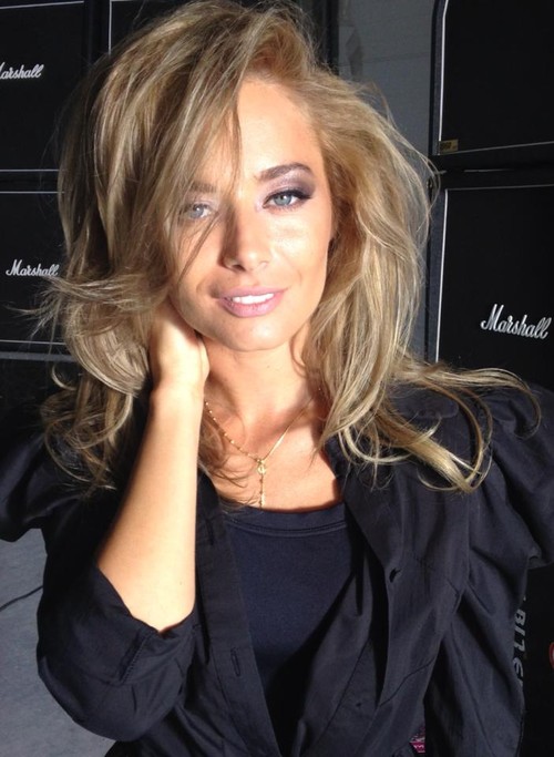 Laura Cosoi şi-a schimbat look-ul. Îţi place cum arată acum?