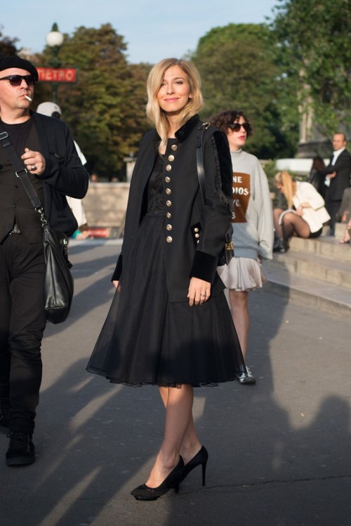Dana Rogoz, îmbrăcată tres chic la Paris