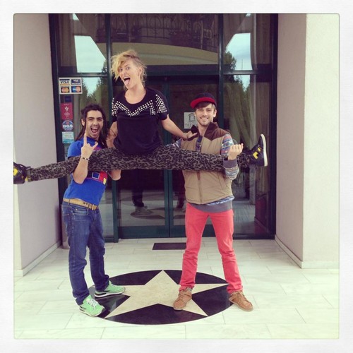 Delia Matache face aceleaşi gesturi ca Miley Cyrus