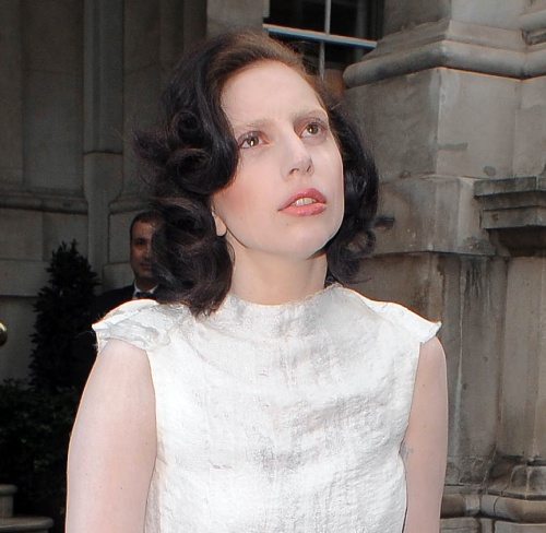Lady Gaga, în lacrimi în mijlocul străzii! Află de ce plângea!