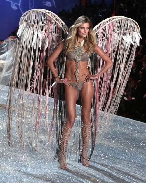 Noua colecţie Victoria's Secret: Sutienul de 10 milioane de dolari