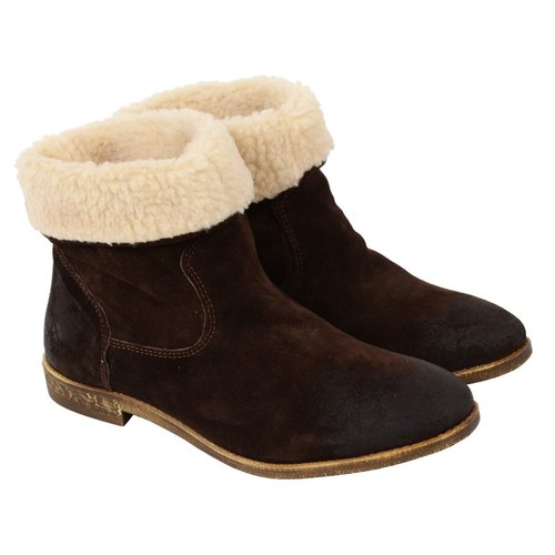 Cum sa asortezi gentile la incaltamintea sezonului rece