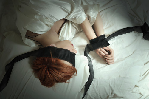 Ce nu trebuie să-ţi lipsească pentru o partidă de sex BDSM