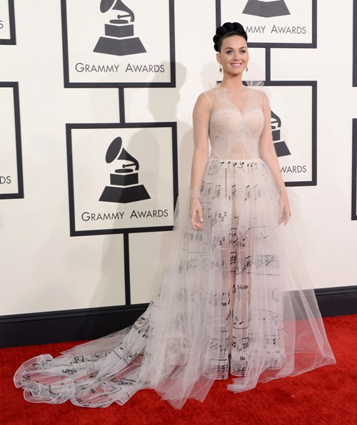 Ce-o fi fost în mintea lor? Iată cele mai urâte rochii de la Premiile Grammy!