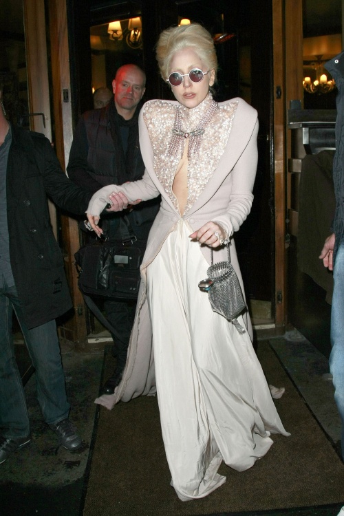 Lady Gaga: Top 13 cele mai şocante apariţii