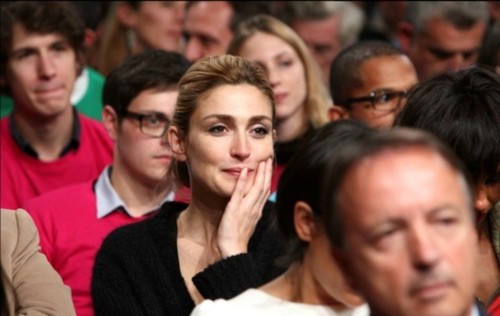 Iat-o pe actriţa Julie Gayet, amanta preşedintelui francez, în ipostaze fiebinţi!