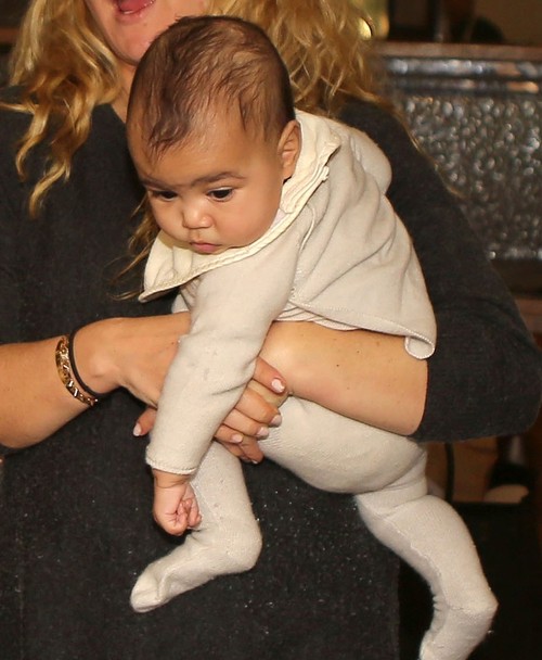 Ce drăgălaşă este North West, fetiţa lui Kim Kardashian! Vezi imaginile noi