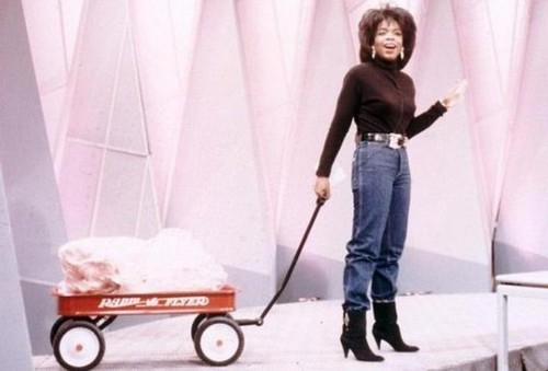 Oprah Winfrey, la 60 de ani. Vezi povestea fabuloasă de viaţă a celei mai puternice femei din lume!
