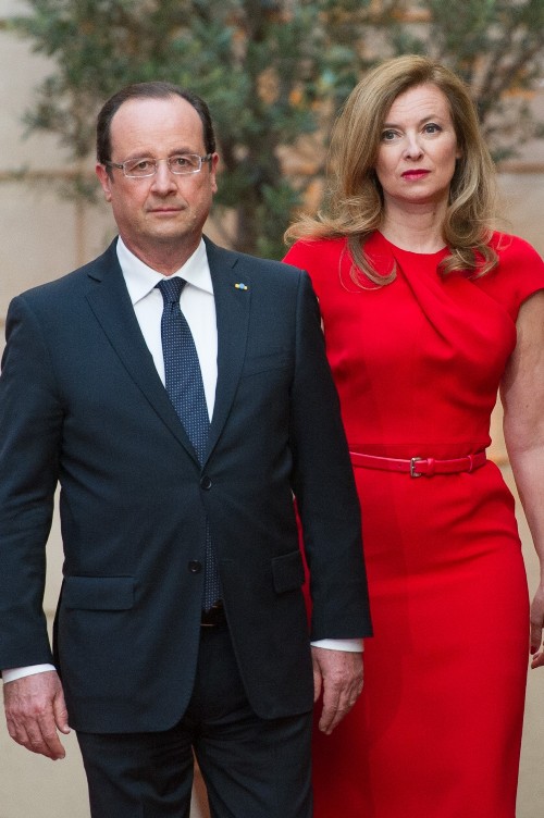 Iat-o pe actriţa Julie Gayet, amanta preşedintelui francez, în ipostaze fiebinţi!