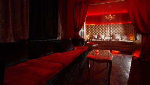 Provocare de Ziua Îndrăgostiţilor: Ai merge într-un club de swingeri? Video