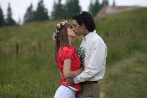Vezi cu cine şi când şi-au pierdut virginitatea vedetele!