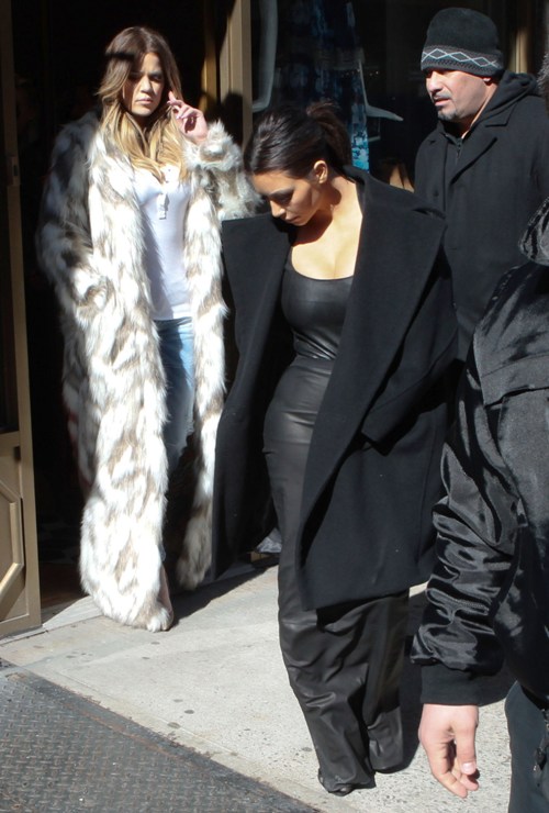 Au atât de mulţi bani, încât surorile Kardashian îşi bat joc de blănuri