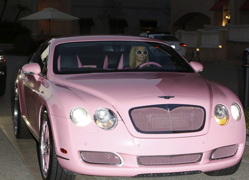 Paris Hilton, păpuşa Barbie în viaţă