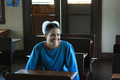 Schimbare radicală! O tânără din comunitatea Amish a ajuns să pozeze în lenjerie intimă!