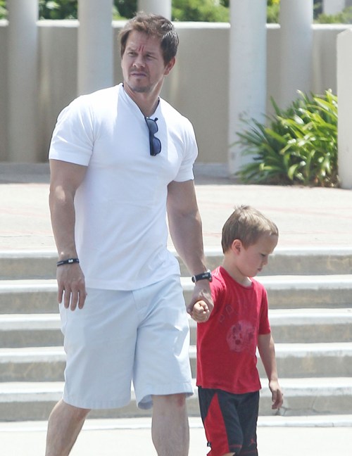 Mark Wahlberg a slăbit 27 de kilograme pentru un nou rol. Vezi cum!