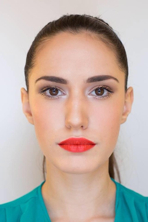 Tutorial: Machiajul buzelor in culori vibrante - Oranjade Lips
