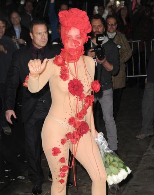 Cadoul primit de Lady Gaga de ziua ei a făcut-o să roşească. Vezi la ce s-a gândit echipa ei!