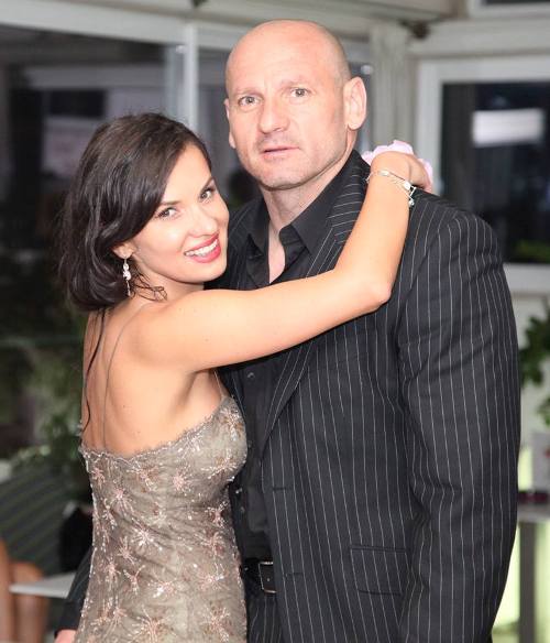 O nouă modă printre vedete: divorţul pe Facebook! Vezi cine şi-a anunţat despărţirea pe internet!
