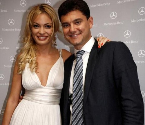 O nouă modă printre vedete: divorţul pe Facebook! Vezi cine şi-a anunţat despărţirea pe internet!