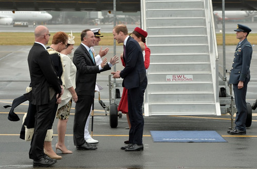 Prinţişorul George în prima lui vizită oficială! Iată-l cât a crescut şi ce drăgălaş este! FOTO