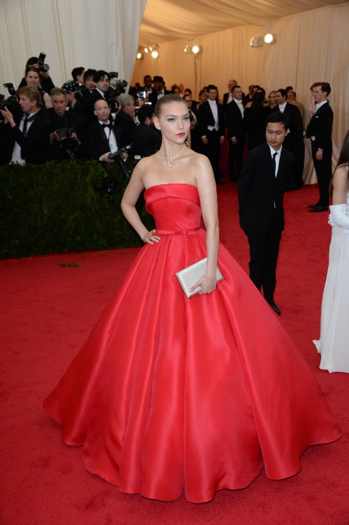 Spectaculoase şi extravagante! Rochiile de prinţesă, preferatele vedetelor la Met Gala 2014! 