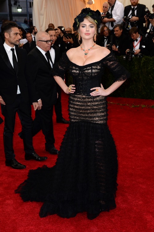Cele mai urâte rochii purtate de vedete! Top 10 apariţii dezastru la Met Gala 2014! 