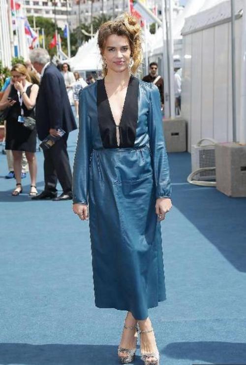 Adevărate catastrofe! Ţinute ieşite din comun pe covorul roşu de la Cannes! 