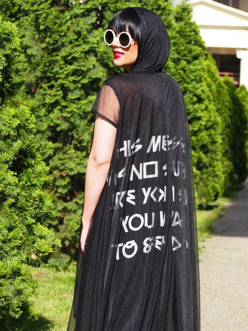 Cântăreaţa Sophia, look modern, inspirat de Audrey Hepburn 