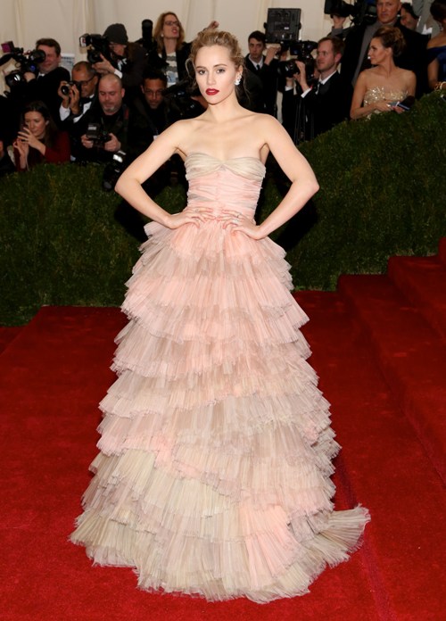Spectaculoase şi extravagante! Rochiile de prinţesă, preferatele vedetelor la Met Gala 2014! 